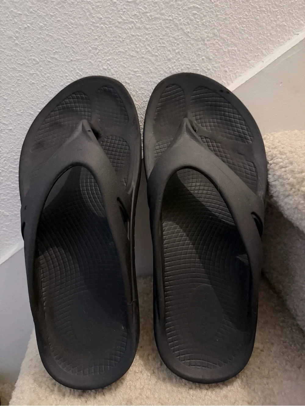 OOFOS OOriginal Thong Flip Flop Sandals Black Comfort Recovery W11 M9